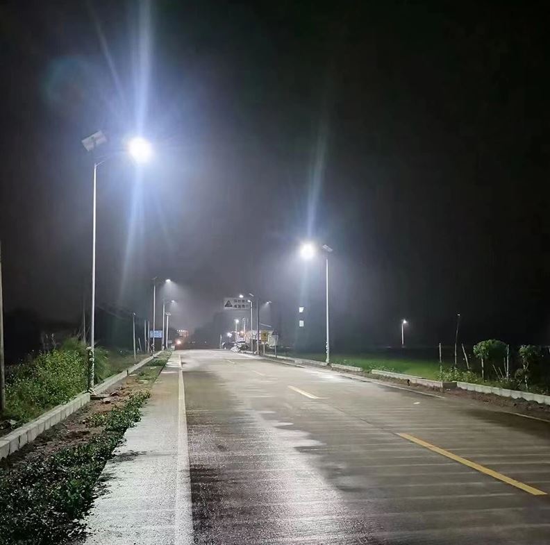 200W Solar Waterproof Street Light With Solar Panel & Remote Control